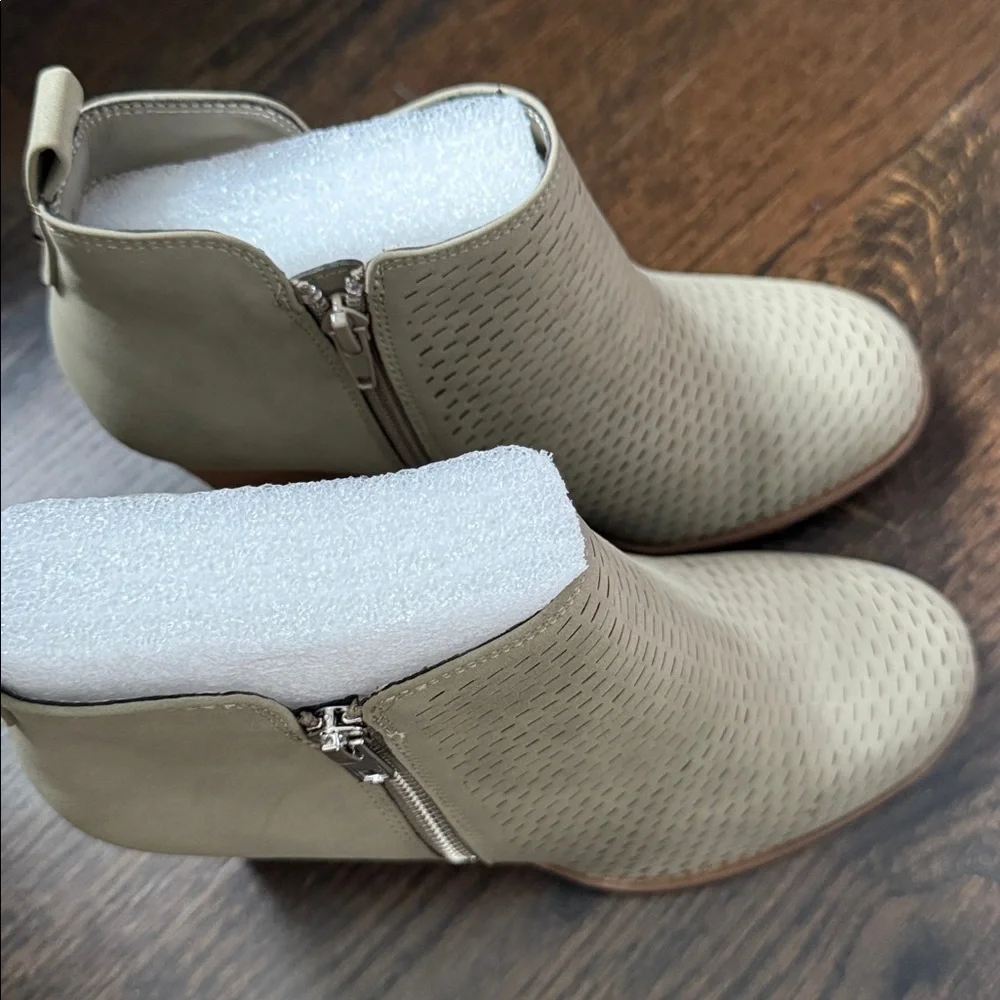 🔵 DV By Dolce Vita Guston Olive Bootie Size 7.5 Leather Wrap Wedge Heel New